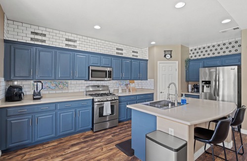 North Las Vegas House | 2700sqft/Heated Pool, Hot Tub. 15min to Strip!