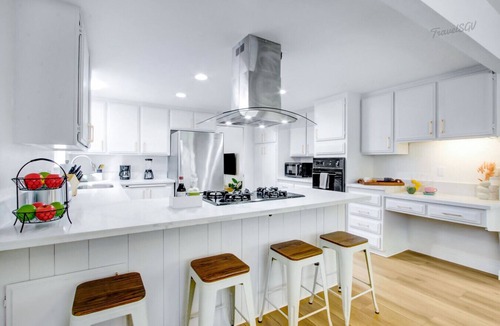 Azusa Apartment | 2BR Home Near DTLA, Parks, & Disneyland #TravelSGV