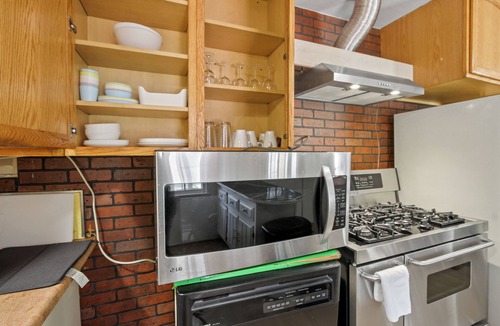 Ontario House | 2BR1BATH PET-FRIENDLY HOUSE#RV FREE