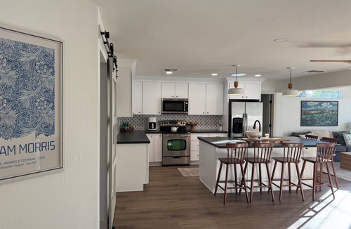 Tempe House | 3-bedroom bungalow with pool and hot tub