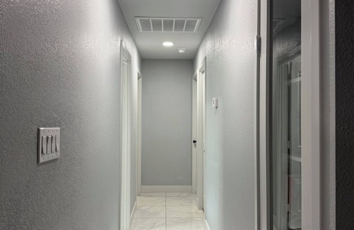 Alhambra House | 3-bedroom house in brilliant Phoenix with WiFi, AC , PS5, PS4, Smart fridge,