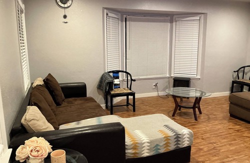Los Angeles House | 3-bedroom house with WiFi in Los Angeles with bonus room for entertainment
