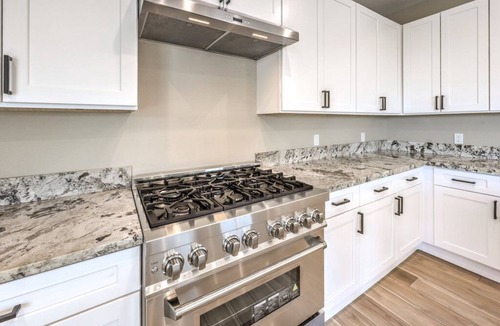 Foothills House | 3-bedroom - Sleeps 9 - Full Strip Views - Private Home