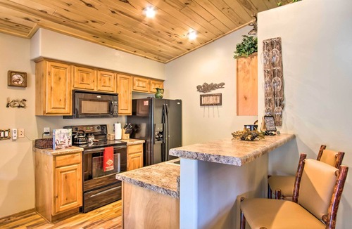 Show Low Cabin | 3 Mi to Fool Hollow Lake: Romantic Show Low Cabin