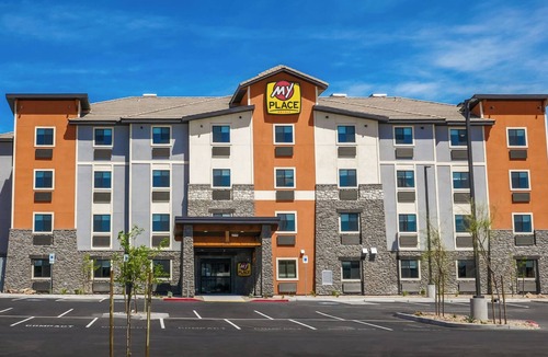 Seven Hills House | 3 Pet-Friendly Rooms Near Hidden Falls Park & Amargosa Trailhead