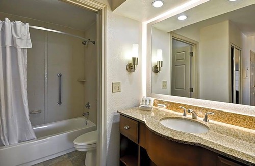 Camelback East Hotel | 3-Star Hotel ∙ Homewood Suites by Hilton Phoenix-Biltmore