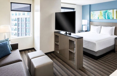Tempe Hotel | 3 Tempe Suites – Pool, Gym, Walk to Mill Ave, Desert Garden | Free Breakfast