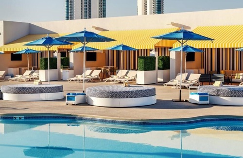 Gateway District Hotel | 3 x Elite 2 Queens at The STRAT Hotel, Casino & Tower