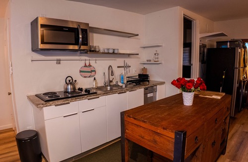 East Hollywood Cottage | 30-Day Or More Creative Studio Casita Oasis
