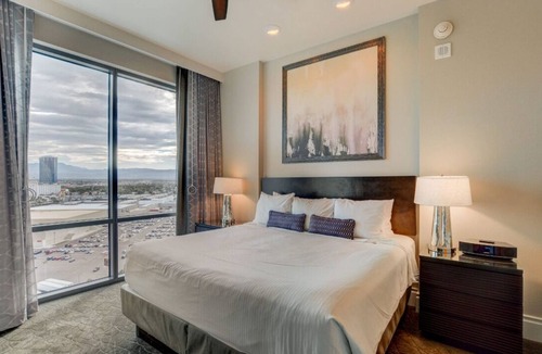 Las Vegas Resort | 3BD/2Bath - Gorgeous Desert Blue Resort in Las Vegas! Deluxe Unit!