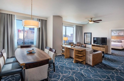 Las Vegas Resort | 3BD/2Bath - Gorgeous Desert Blue Resort in Las Vegas! Deluxe Unit!