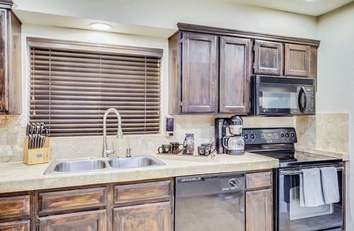 Scottsdale Estates Nine House | 3BR/2 Bath w/Pool & Hot Tub- Scottsdale Entertainment District