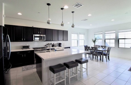Henderson House | 3BR Cozy Casa on Homeward Way｜Pet friendly｜Garage Access｜Wifi #42381