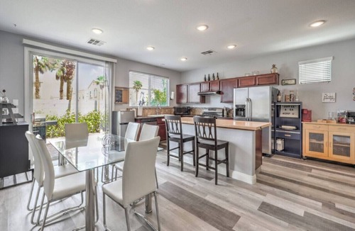 Rhodes Ranch House | 3BR SW Vegas, Projector King Suite, Full Kitchen