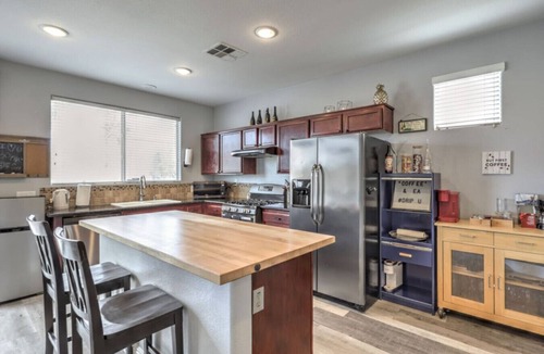 Rhodes Ranch House | 3BR SW Vegas, Projector King Suite, Full Kitchen