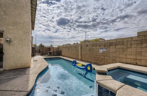 Spring Valley Villa | 3BR w/GameRoom Loft + Pool | 10 Min to Strip!