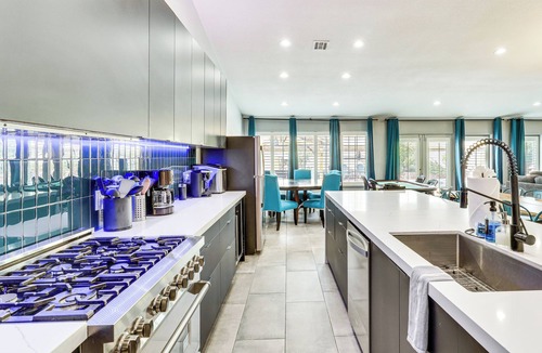 Spring Valley House | 4,300-Sq-Ft Villa in West Vegas w/Pool & Games!
