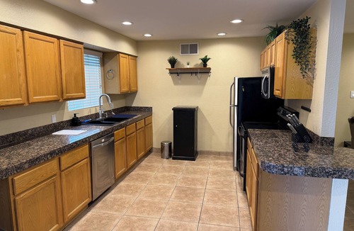 North Mountain House | 4 bedrm, 8 Guest house in Central Phoenix WiFi, Putting Green, Mountain Preserve
