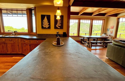 California Wine Country House | 4-bedroom estate on 117-acre ranch with pool, spa & coach house in wine country