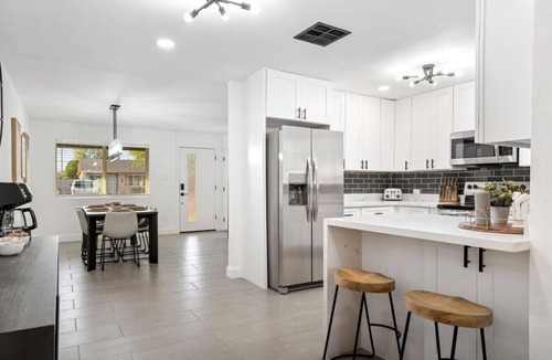 Tempe House | 4-BR House with Pool/Hot Tub/Putting Green/Arcade