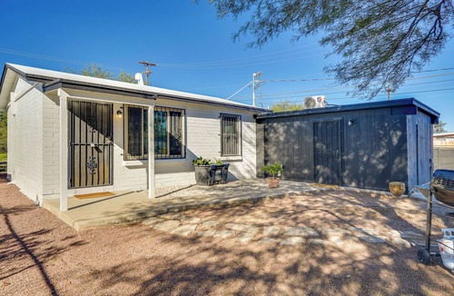 Tucson House | 4 Mi to Dtwn & Gem Show! Pet-Friendly Tucson Home