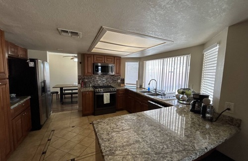 Chinatown House | 4bdrm 3 miles-Convention Center/Strip 2kings Games