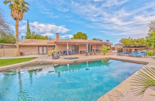 Las Vegas House | 4BR/3BA - Beautiful yard, Pool, Spa, BBall
