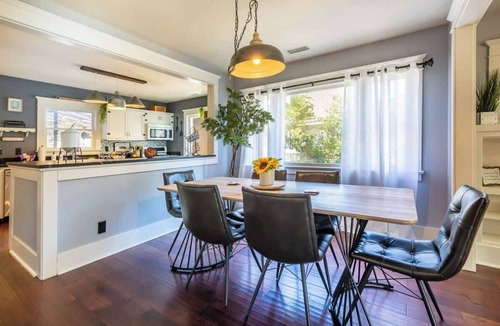 Riverside House | 4BR Craftsman|Wood Streets|Outdoor Bar & Movie Rm