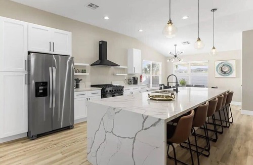 Foothills Villa | 4BR Home w Jacuzzi, Pool & Firepit, Sleeps 10