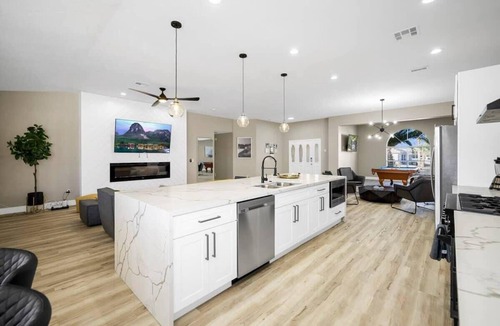 Foothills Villa | 4BR Home w Jacuzzi, Pool & Firepit, Sleeps 10