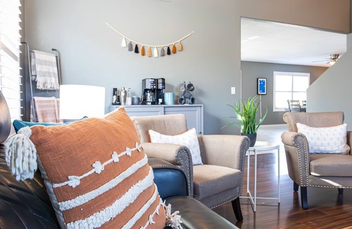 Glendale House | 4BR w pool, fire pit, 3 king rooms