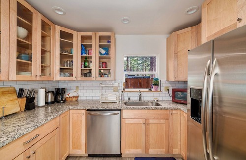 Al Tahoe House | 4th of July Available! Al Tahoe Cabin-Vintage Meets Modern