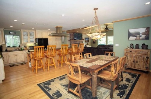 Fox Farm Cabin | 5 Bedroom, 10 Beds - Game Room, Basketball & Golf