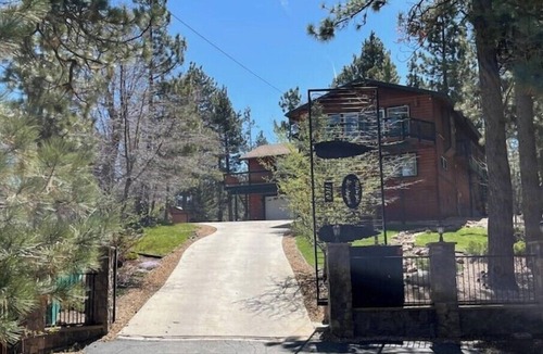 Fox Farm Cabin | 5 Bedroom, 10 Beds - Game Room, Basketball & Golf