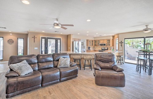 Havasu Foothill Estates House | 5 Mi to London Bridge: Stunning Escape w/Hot Tub