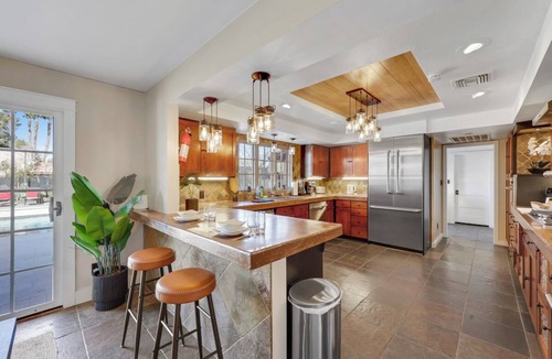 Spring Valley Villa | 5-STARS 6BR 3.5 BTH BIG YARD Pool & hot tub!
