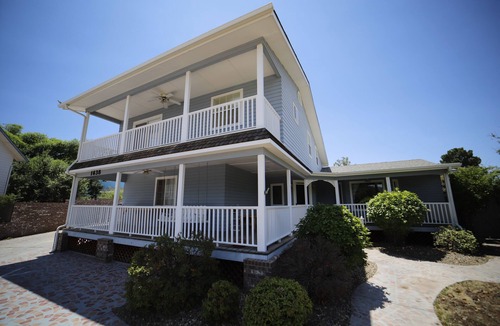 Page House | 6 Bedrooms + 6 Bathrooms + 3 Dining + 2 Living Room + 2 Porch + 6+ Parking space