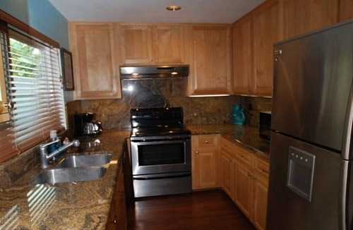 Santa Ana Heights House | 6BR/4BA Newport Retreat – Steps to Beach, BBQ Balcony, Bikes & 4 Parking Spots