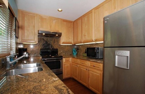 Santa Ana Heights House | 6BR/4BA Newport Retreat – Steps to Beach, BBQ Balcony, Bikes & 4 Parking Spots