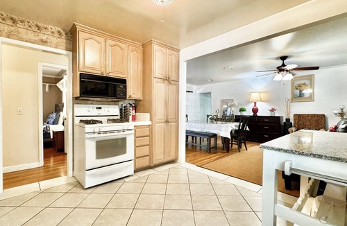 Southwest Anaheim House | 6BR Beautiful house with pool near Disneyland & Knotts Convention in Anaheim🌸