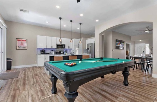 River Mountain House | 6BR Funhouse: Hot Tub, Ping Pong + Game Room!