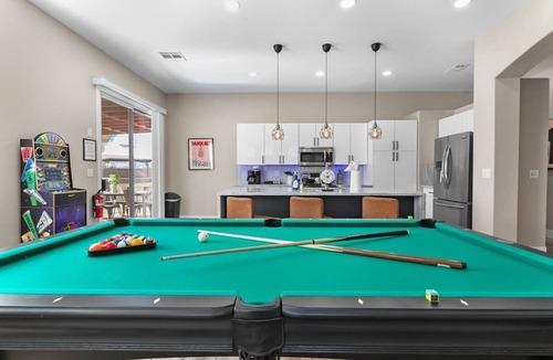 River Mountain House | 6BR Funhouse: Hot Tub, Ping Pong + Game Room!