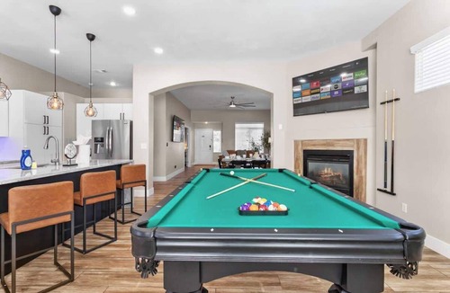 River Mountain House | 6BR Funhouse: Hot Tub, Ping Pong + Game Room!