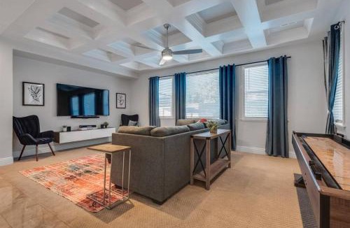 Henderson House | 6BR Luxe Vegas Villa Heated Pool, Spa & Games