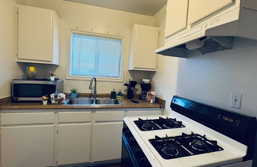 Central San Pedro Apartment | 756A Cozy Cottage 1 Bed w/Laundry - All Inclusive Coastal Town of San Pedro CA