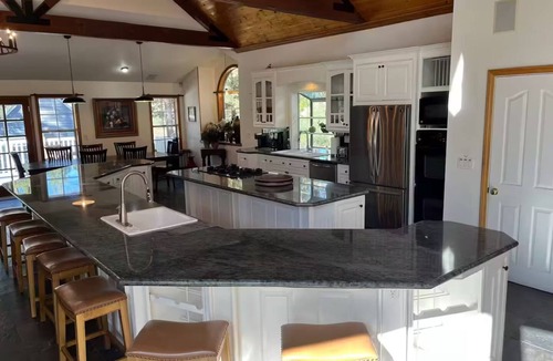 Fox Farm House | 8 Bedroom, 12 Beds - Gameroom, Basketball & Golf