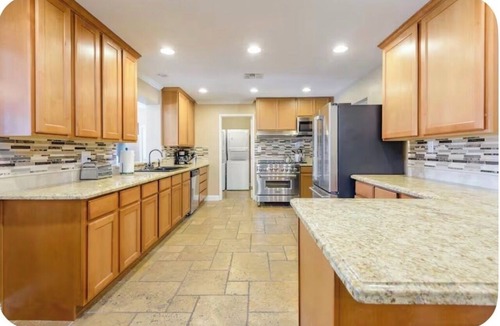 Camelback East House | 8 Bedrooms, 12 beds, pool, hot tub,putting green, pool table, ping pong, bbq