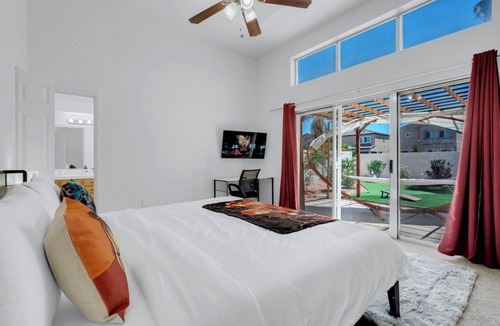 North Las Vegas House | 8BR 5BA SuperHero Retreat-King Beds, BBQ, Hammock, Firepit, MiniGolf, WorkSpace