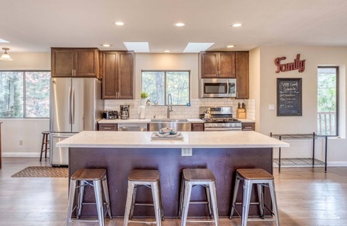 Fox Farm House | 9 Bedroom, 13 Beds - 2 Gamerooms, Basketball & Golf