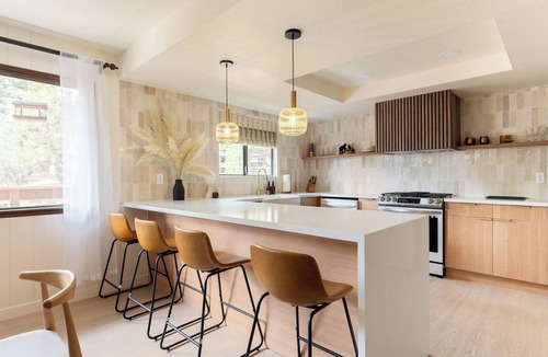 Whispering Forest House | A/C ! EV Charging- Hot Tub - Gas Fire Pit - Gameroom - Modern Décor!
